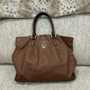 ✨💎MCM💎✨BROWN LEATHER BAG W/ UNBRANDED DUSTY AND GIFT!